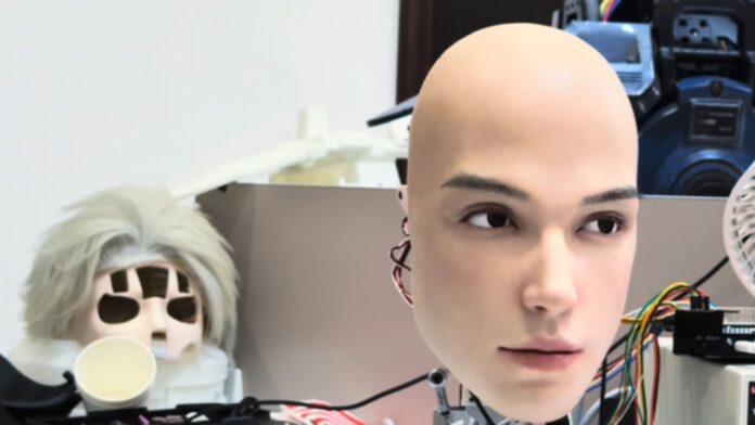 Crean una cabeza robótica hiperrealista con expresiones humanas