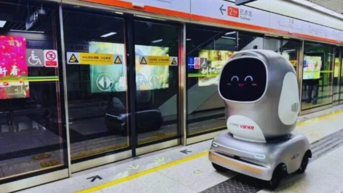 robots_paquetes_metro_Shenzhen_MenteDigital Robots llevan paquetes de noche en el metro de Shenzhen
