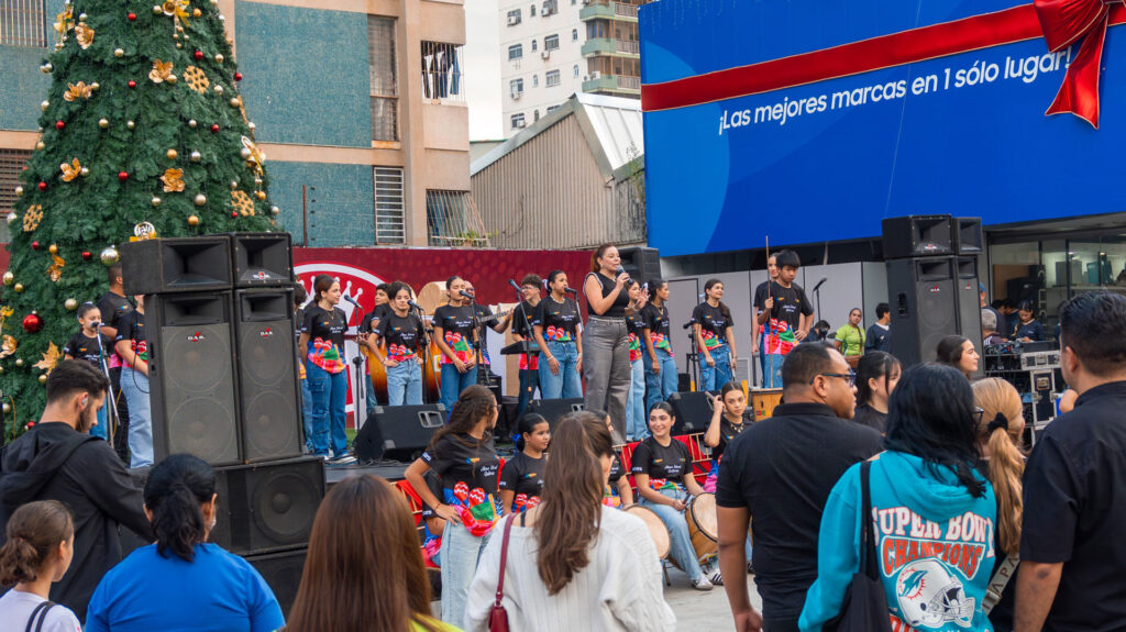 Black Friday 2025: venezolanos saturaron tiendas Multimax por ofertas insuperables