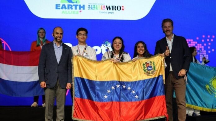 Venezolana gana oro en competencia mundial de robótica